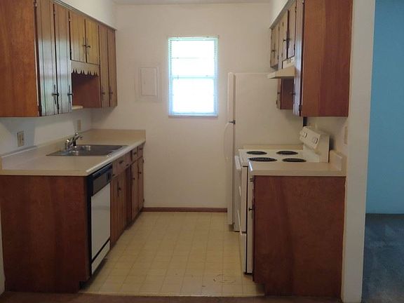 5th image of 619 Sycamore Cir APT 4