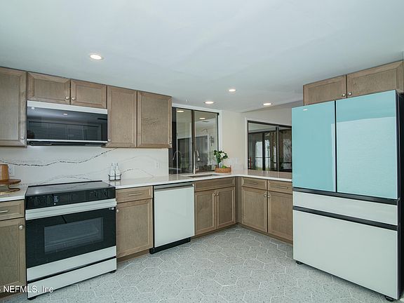 4th image of 2742 ST LOUIS Court