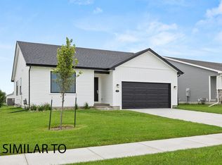 16524 Bentwood Dr, Urbandale, IA 50323