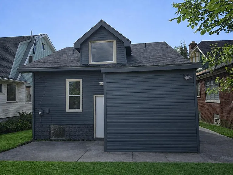 2530 Fullerton Ave — Photo 3