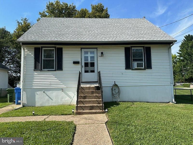 1st image of 318 Essex Ave