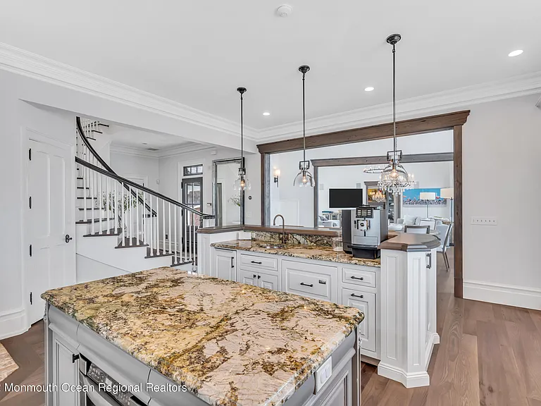 459 Normandy Dr — Photo 9