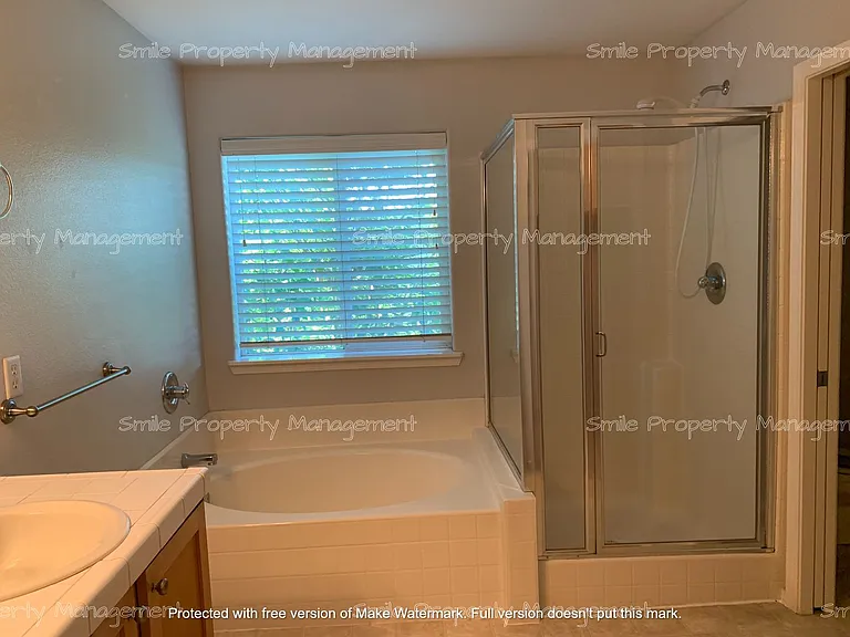 184 SW 105th Ter — Photo 8