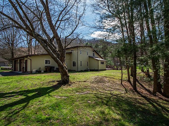 4th image of 1422 Shady Brook Ln