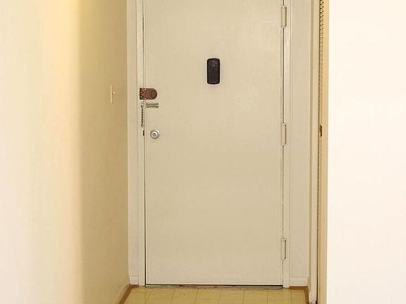 3rd image of 10642 Montrose Ave #10642