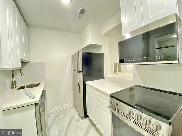 37 N 3rd St APT 2F, Philadelphia, PA 19106