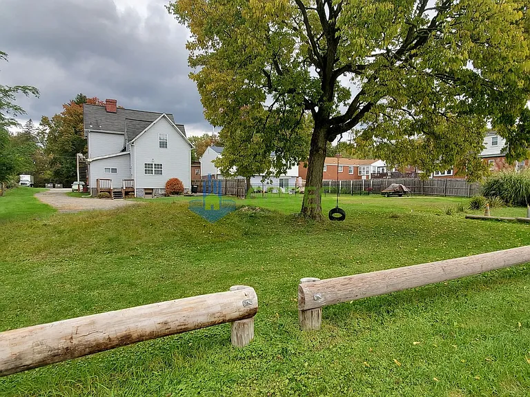 1426 Homestead Rd — Photo 2
