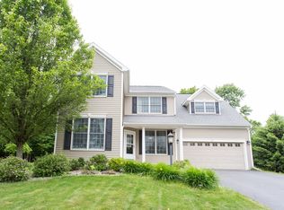 39 Lindenwood Dr, Ballston Lake, NY 12019