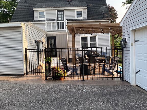 4th image of 232 McKinley Avenue