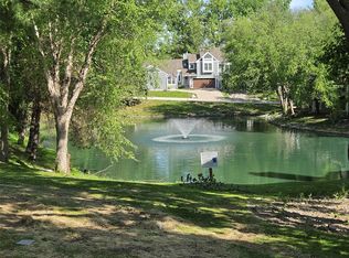 8125 Rocklyn Dr, Urbandale, IA 50322