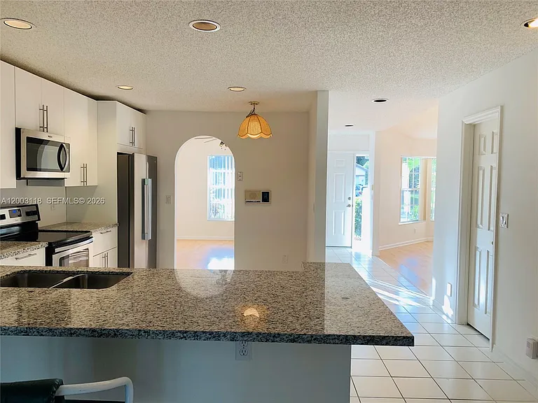 2444 Stonegate Dr — Photo 4