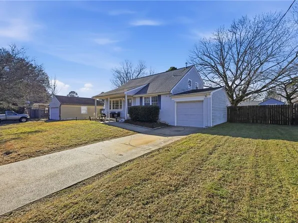 945 Redwood Cir, Virginia Beach, VA 23464