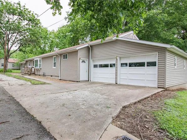 218 Century St, Windsor, MO 65360