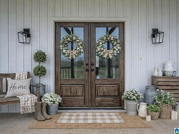 3rd image of 3148 Oakdale Rd