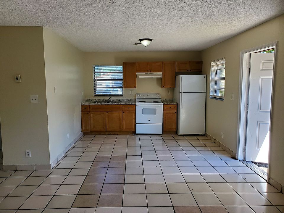 1st image of 224 NW 12th Ct Unit 1