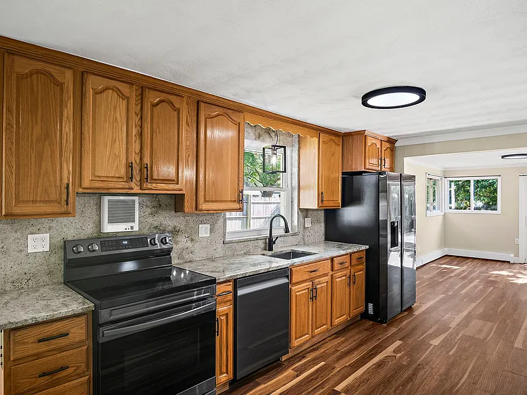 8 Carver Rd — Photo 6