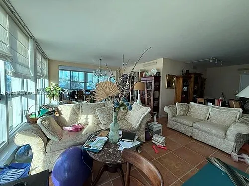 5055 Collins Ave #4C Photo 1