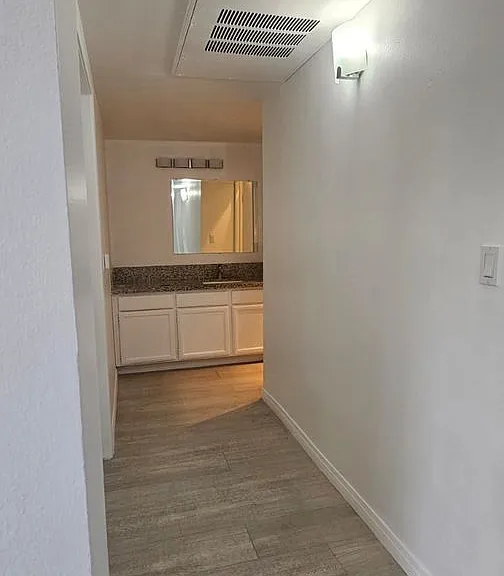 13718 Moorpark St — Photo 6