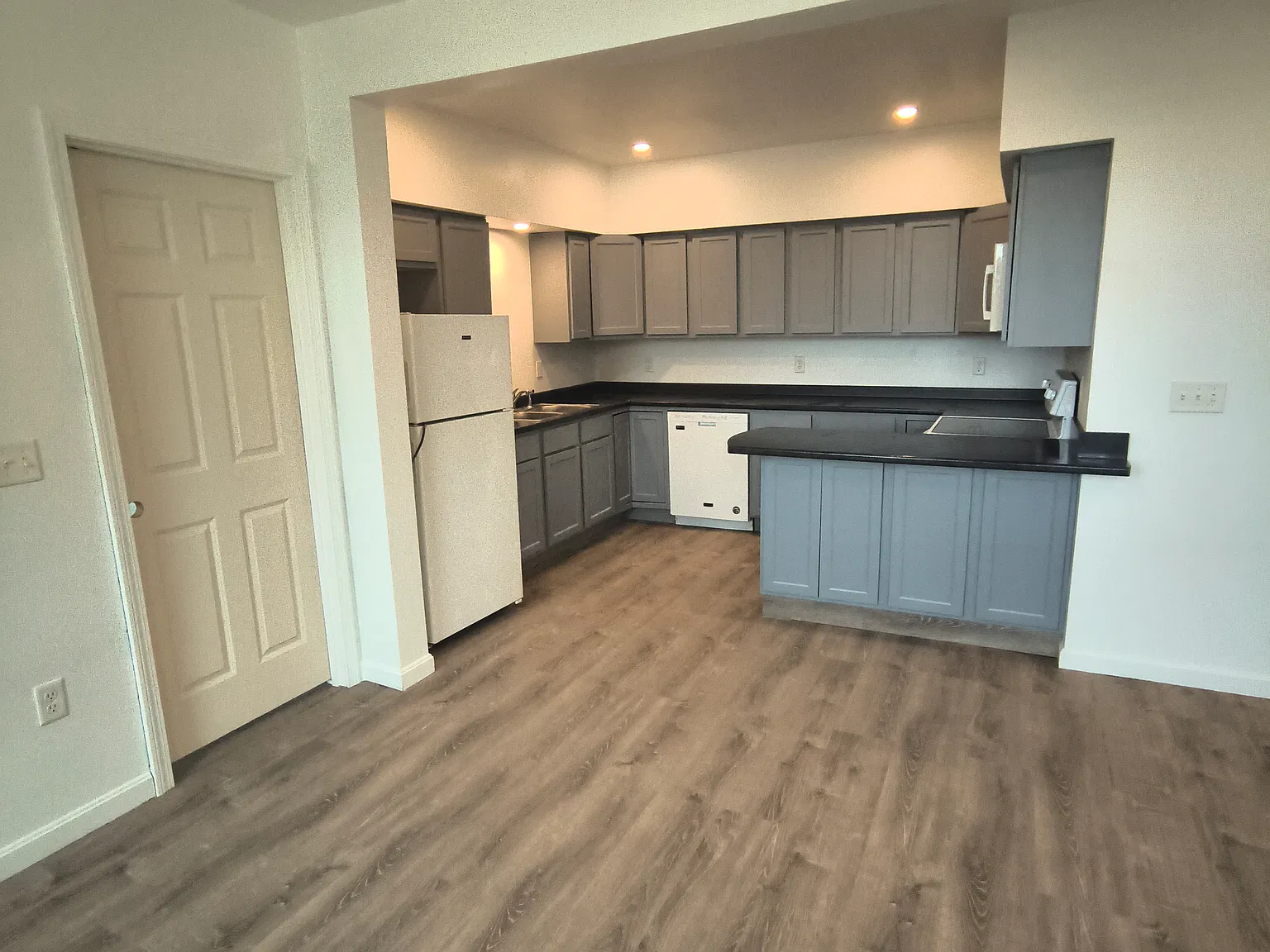 2 bed, 800 sqft, $1,850 — Photo 3