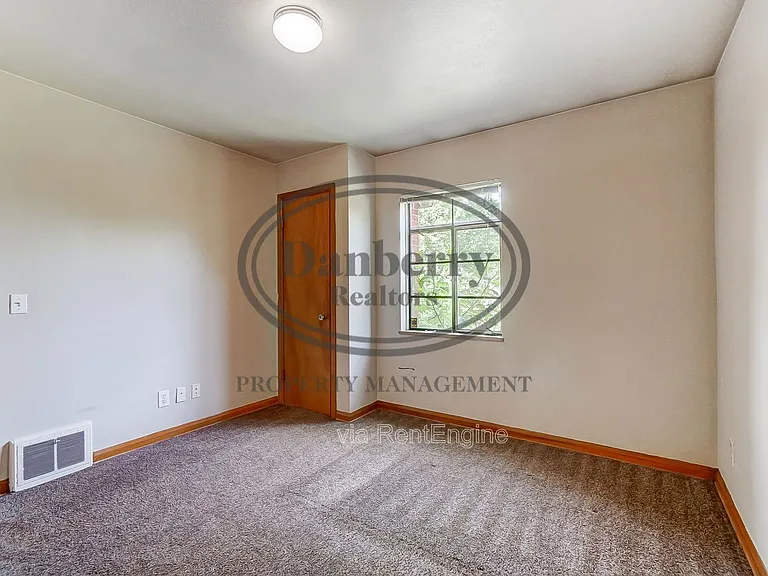 347 Darrow Ave — Photo 19