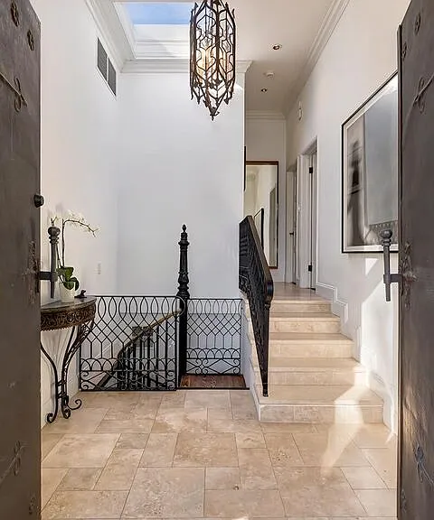 2806 Nichols Canyon Rd — Photo 4