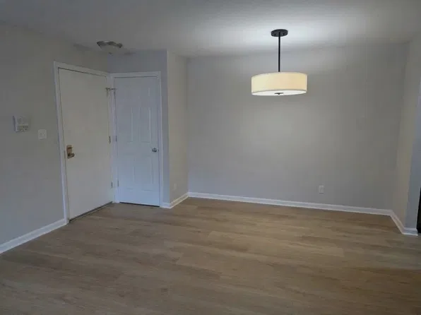 N114W15680 Sylvan Cir APT 2, Germantown, WI 53022