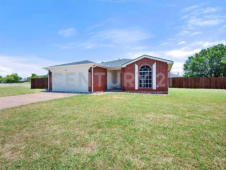 1529 Bluewater Dr — Photo 3