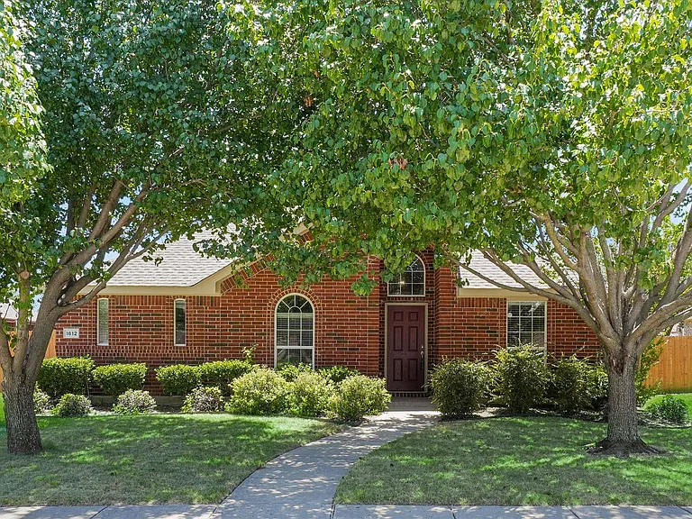 1612 Balboa Ln — Photo 2