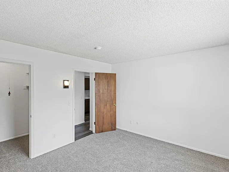 210 S Monroe St — Photo 13