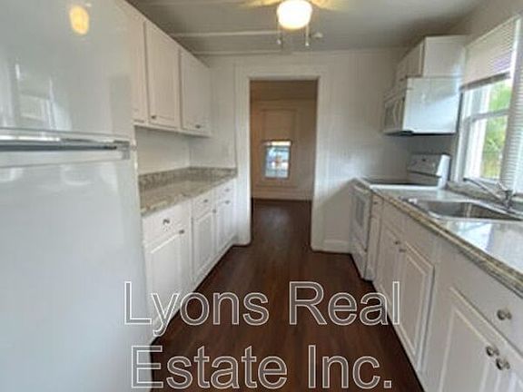 4th image of 4432 Greenwood Ave
