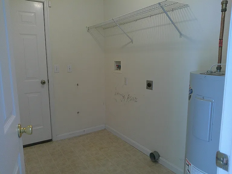 209 Ingram St E — Photo 14