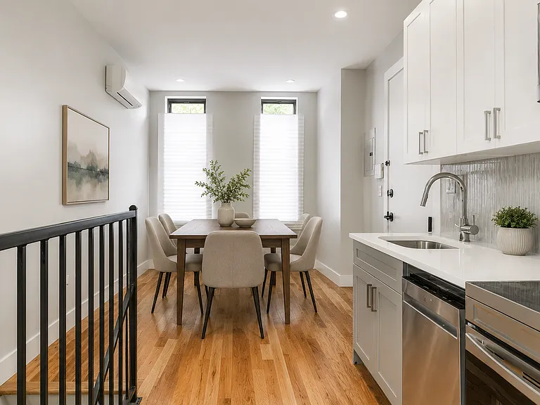 340 Devoe St #2F — Photo 2