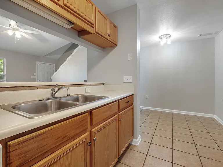 2738 W Tharpe St #404 — Photo 15