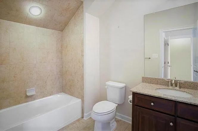 4thFloor_FullBath