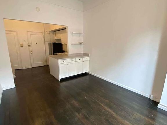 3rd image of 240 W 72nd St #2AA