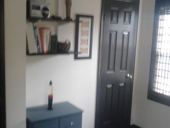Front bedroom 02