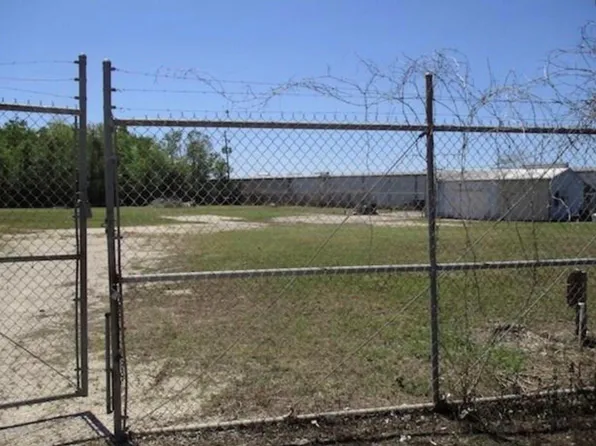 4 County Road 102, Bay City, TX 77414