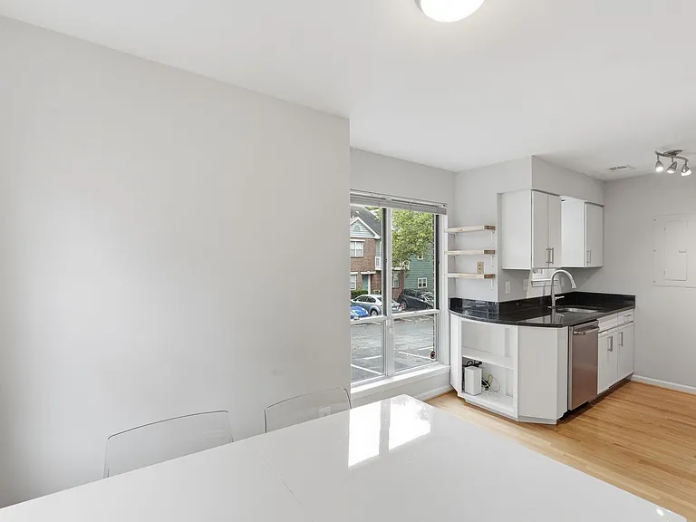1113 N Vernon St — Photo 14