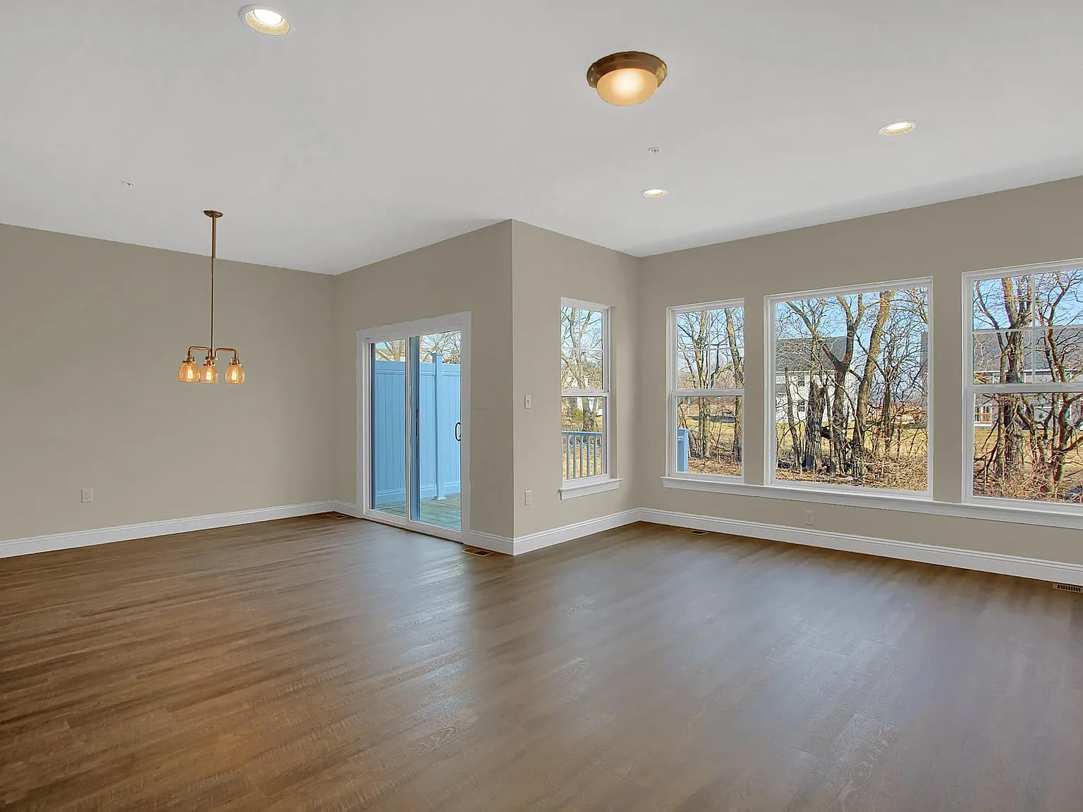 3 bed, 1900 sqft, $2,500 — Photo 3