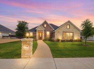 720 Whirlaway Rd, Hewitt, TX 76643