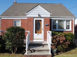 47 Pilgrim St, New Hyde Park, NY