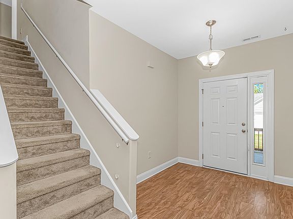 5th image of 621 Garden Ave.