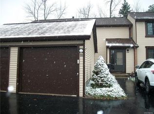 1407 Charlesgate Cir, East Amherst, NY 14051