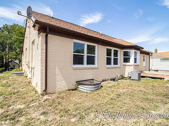 4th image of 1546 Fuller Ave NE