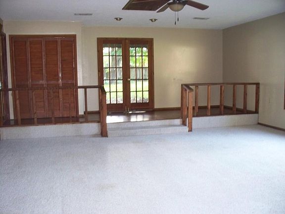 4th image of 1302 Churchill Dr