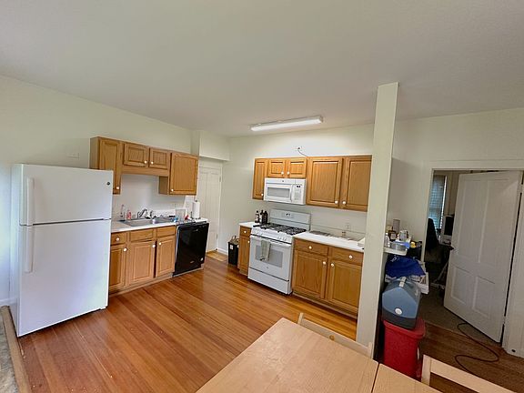 2nd image of 155 Plattsburg Ave APT 1