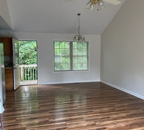 3rd image of 533 Hidden Hills Way