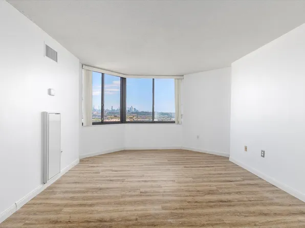 1705 Harmon Cove Tower image 24 of 49