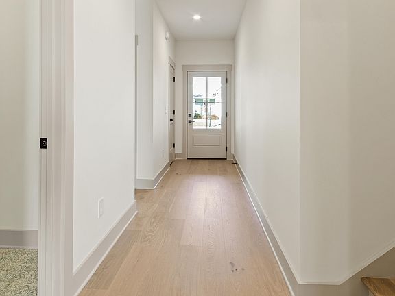 4th image of 8318 Glenshire Ln