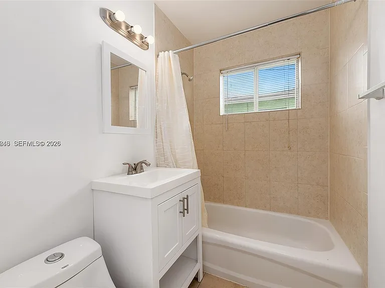 932 Moffett St #6 — Photo 9